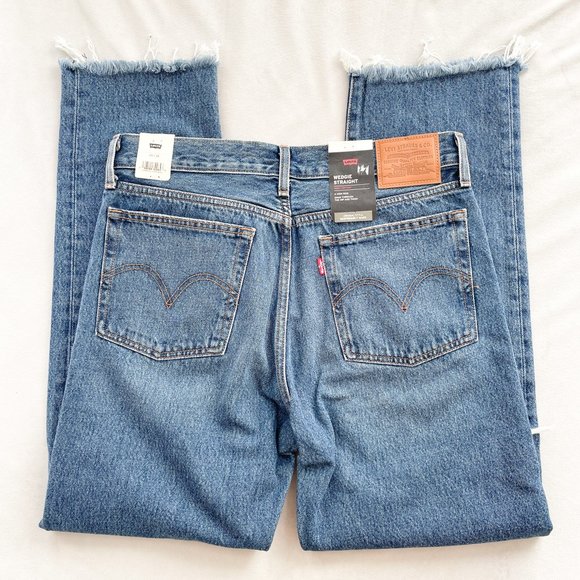 Levi's Wedgie Straight Fit Denim Jeans in Carry Kerry Medium Wash - Picture 4 of 5